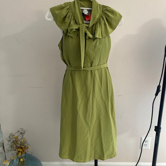 Anthropologie Girls From Savoy Silk Belted Green Ruffle Neck dress size 6 - Picture 1 of 15